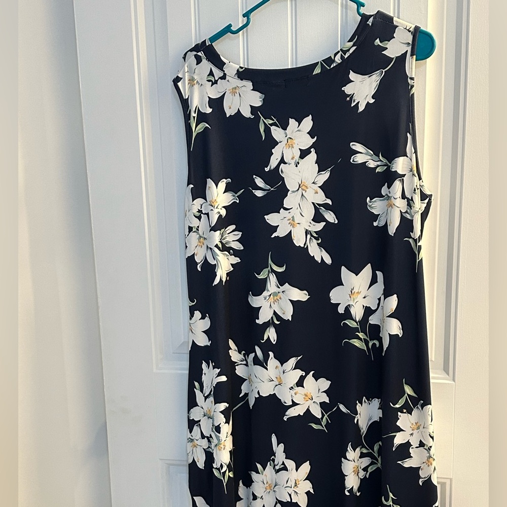 Floral Sleeveless Dress - Navy and White Flowers